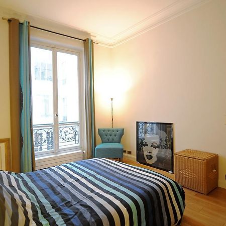 Champs Elysees Homestay - Air Conditioning Paris Værelse billede