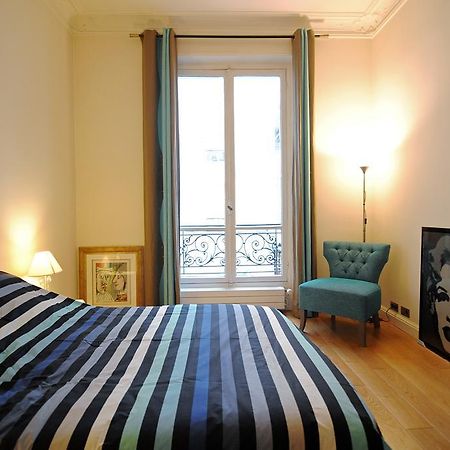 Champs Elysees Homestay - Air Conditioning Paris Værelse billede