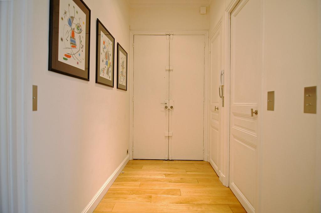 Champs Elysees Homestay - Air Conditioning Paris Værelse billede