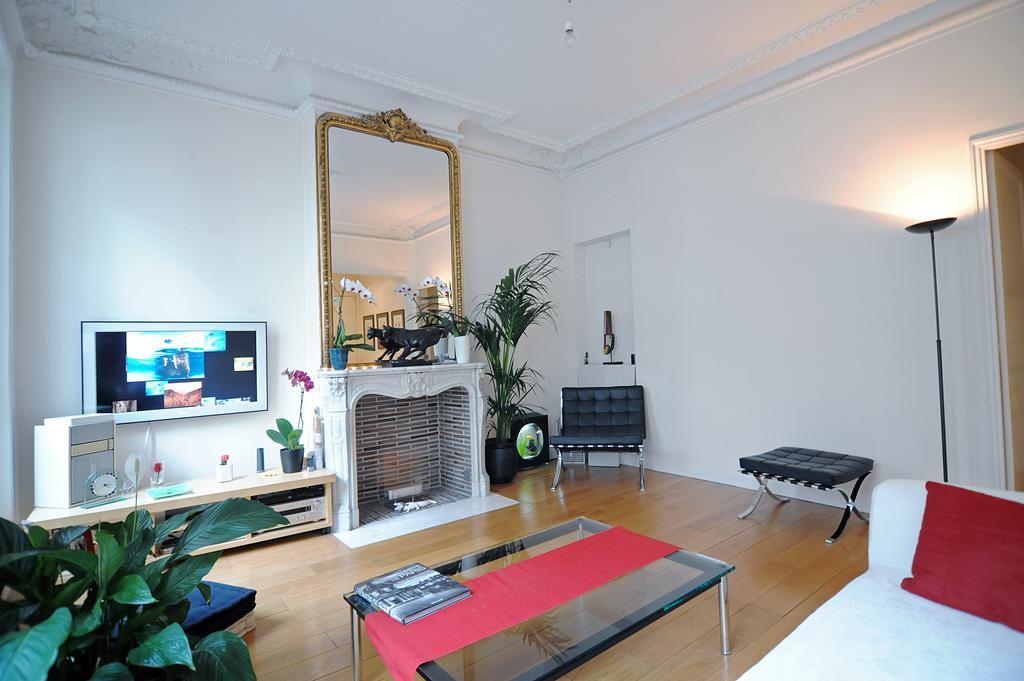 Champs Elysees Homestay - Air Conditioning Paris Værelse billede