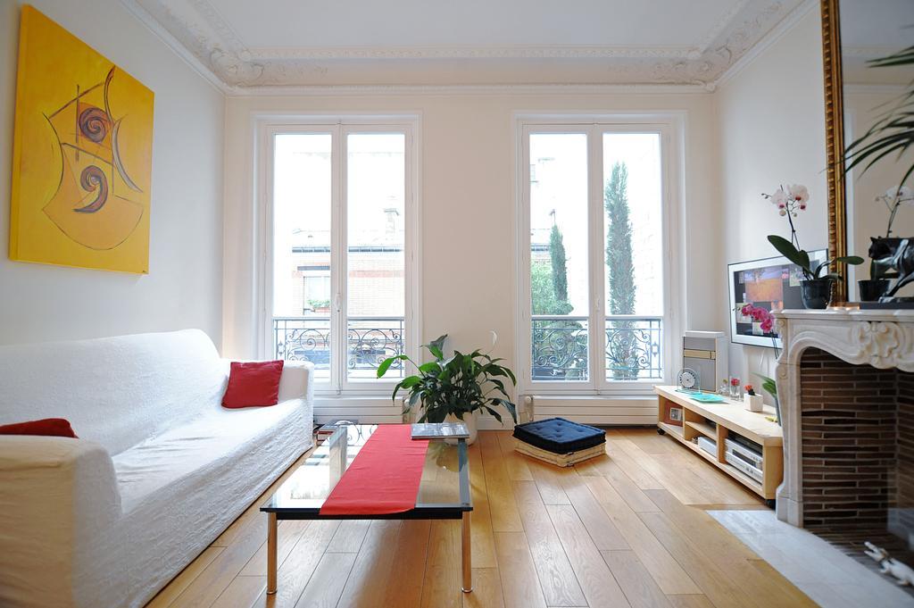 Champs Elysees Homestay - Air Conditioning Paris Værelse billede